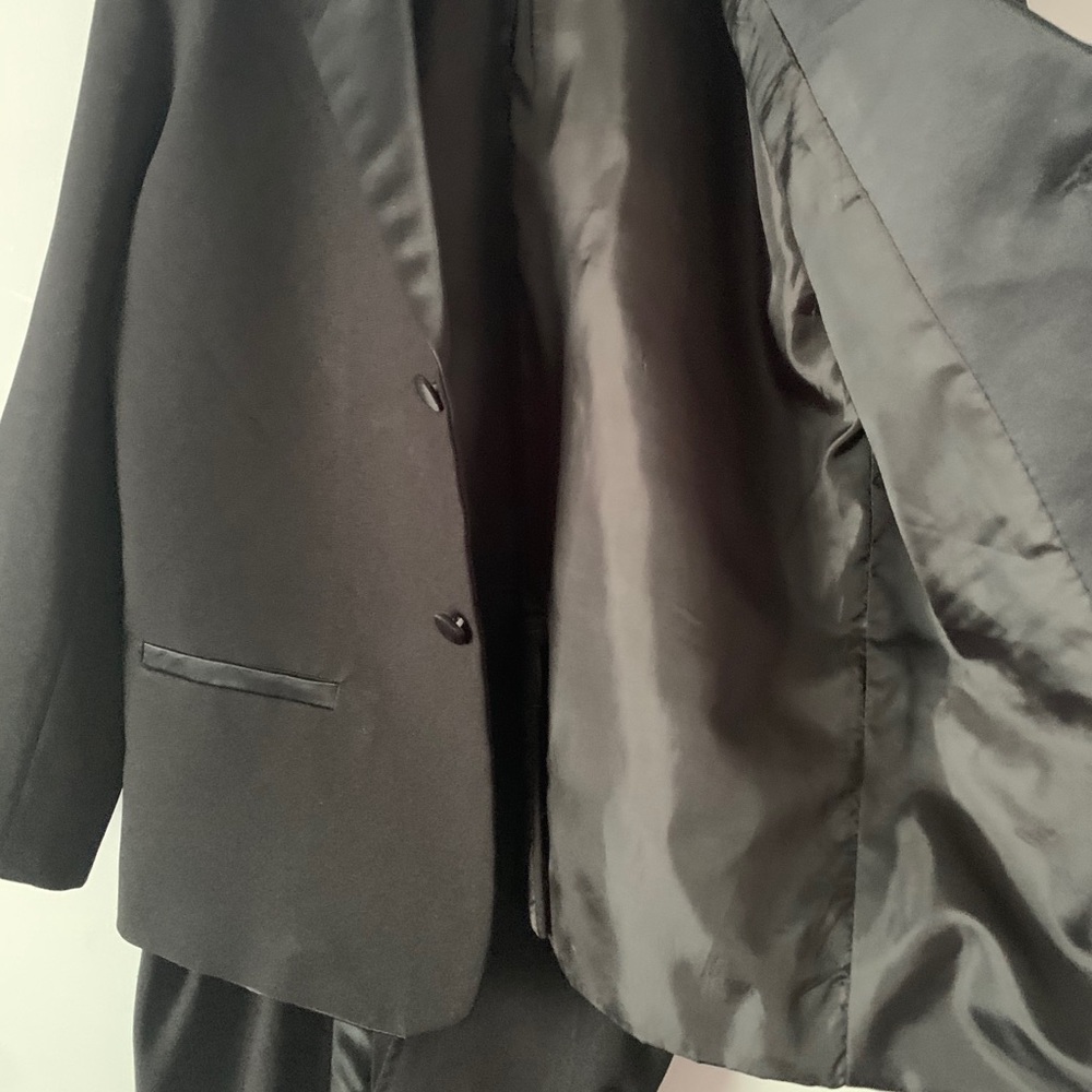 Spring Notion Tuxedo - Picture 5 of 8